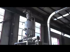 De productielijn voor visvoer van 500 kg is in bedrijf.